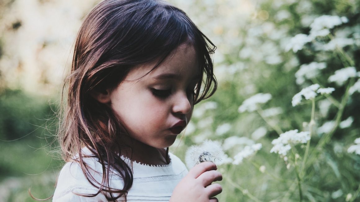 「你再打你妹妹,就等著被打屁股。」---研究結論告訴你,打小孩其實管教效果差而且影響深遠。