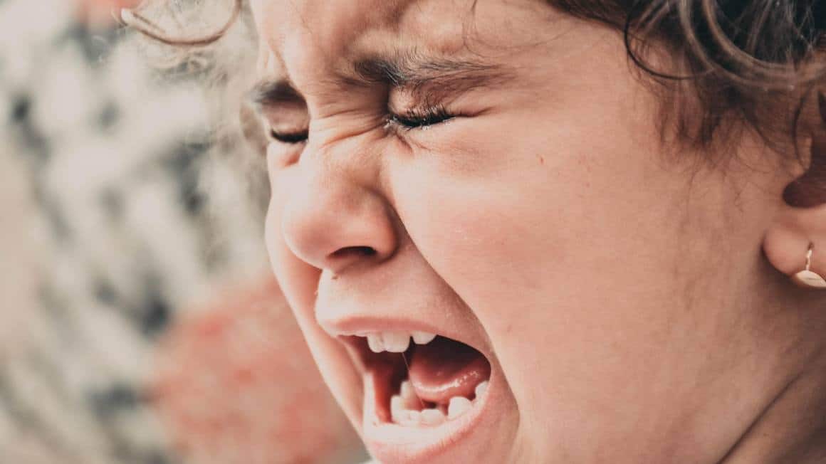 「小孩生氣時會吼叫、打人該怎麼辦?」---安撫孩子情緒的10種方法