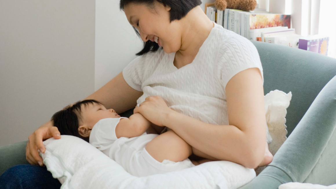 「大家都說餵母奶很辛苦,該怎麼決定餵不餵呢?」---好好的認識哺乳常見的問題跟因應,才能做出最適合自己和家庭的哺育方式。(上)